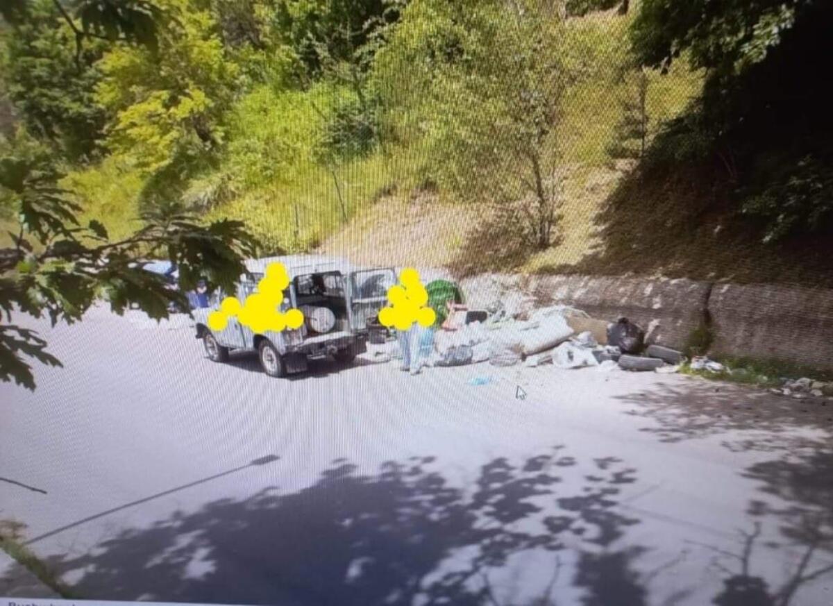 Abbandono abusivo e illecito di rifiuti ingombranti a Trepidò - 