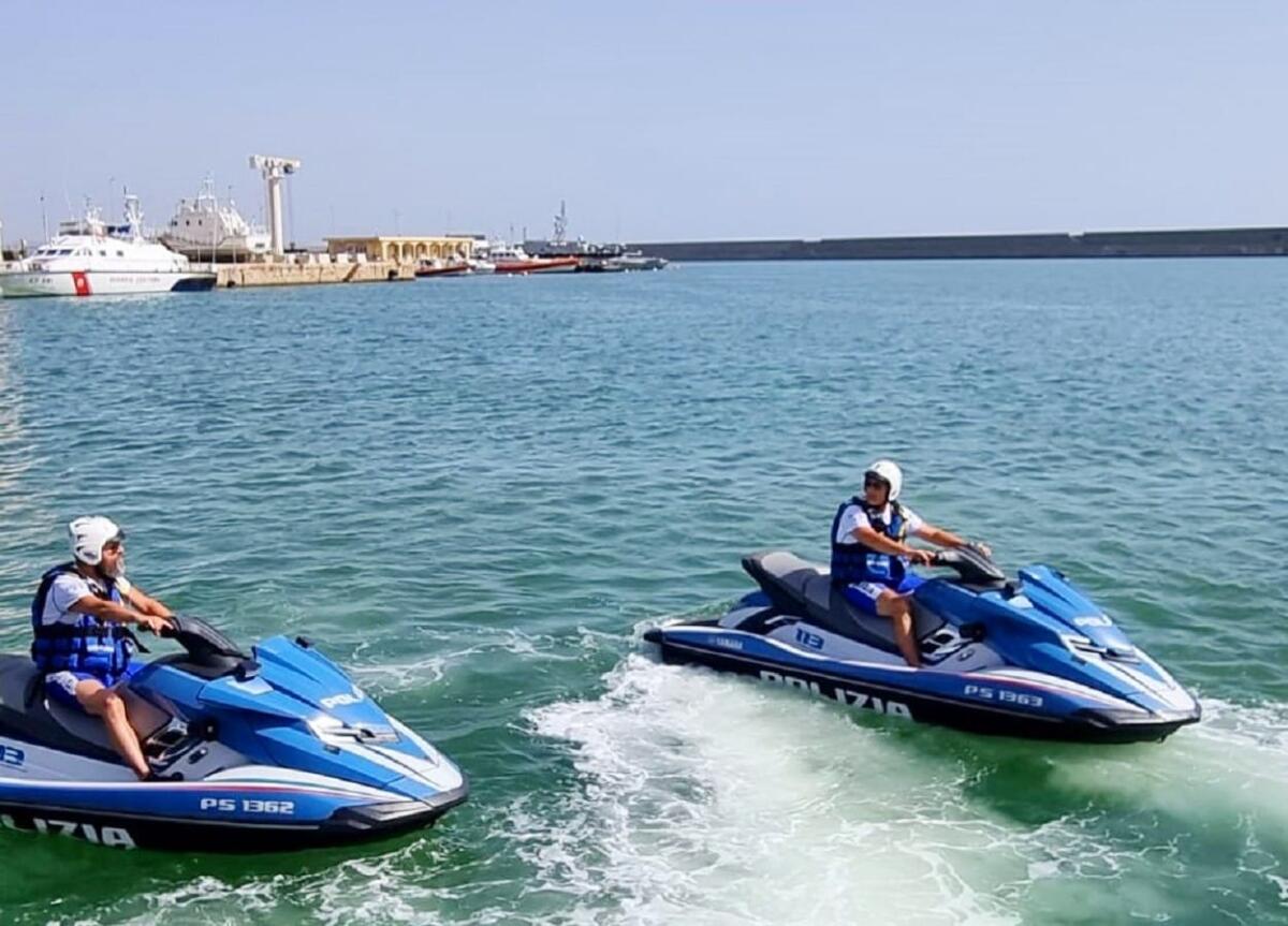 Crotone, sicurezza dei bagnanti: inizia la sorveglianza della Polizia - 