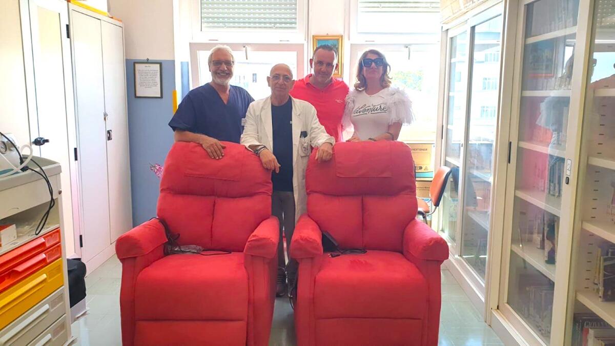 Crotone - San Giovanni di Dio, consegnate nuove poltrone per la chemioterapia - Roberto Russo,  Carlo Sestito, Giovanni Marsala, Maria Grazia Grande
