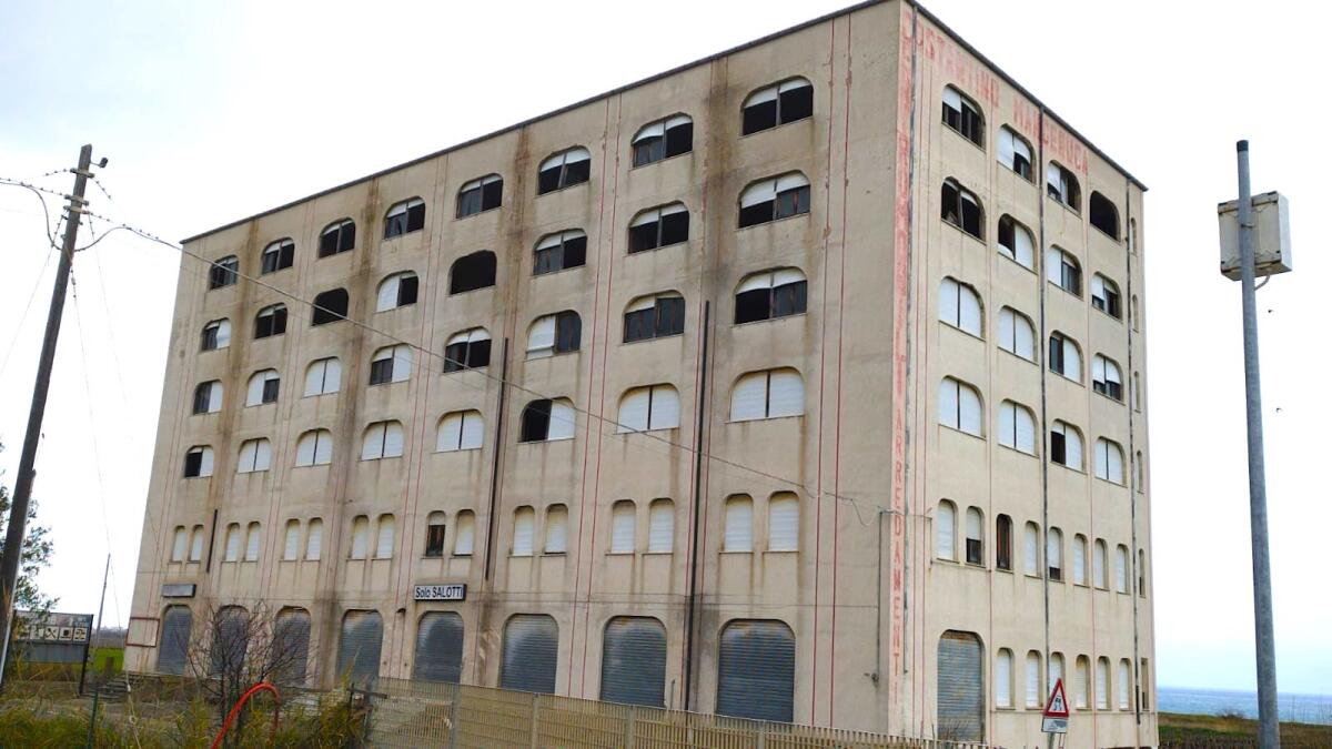 Melissa (KR) - Giorni contati per l'ecomostro - 