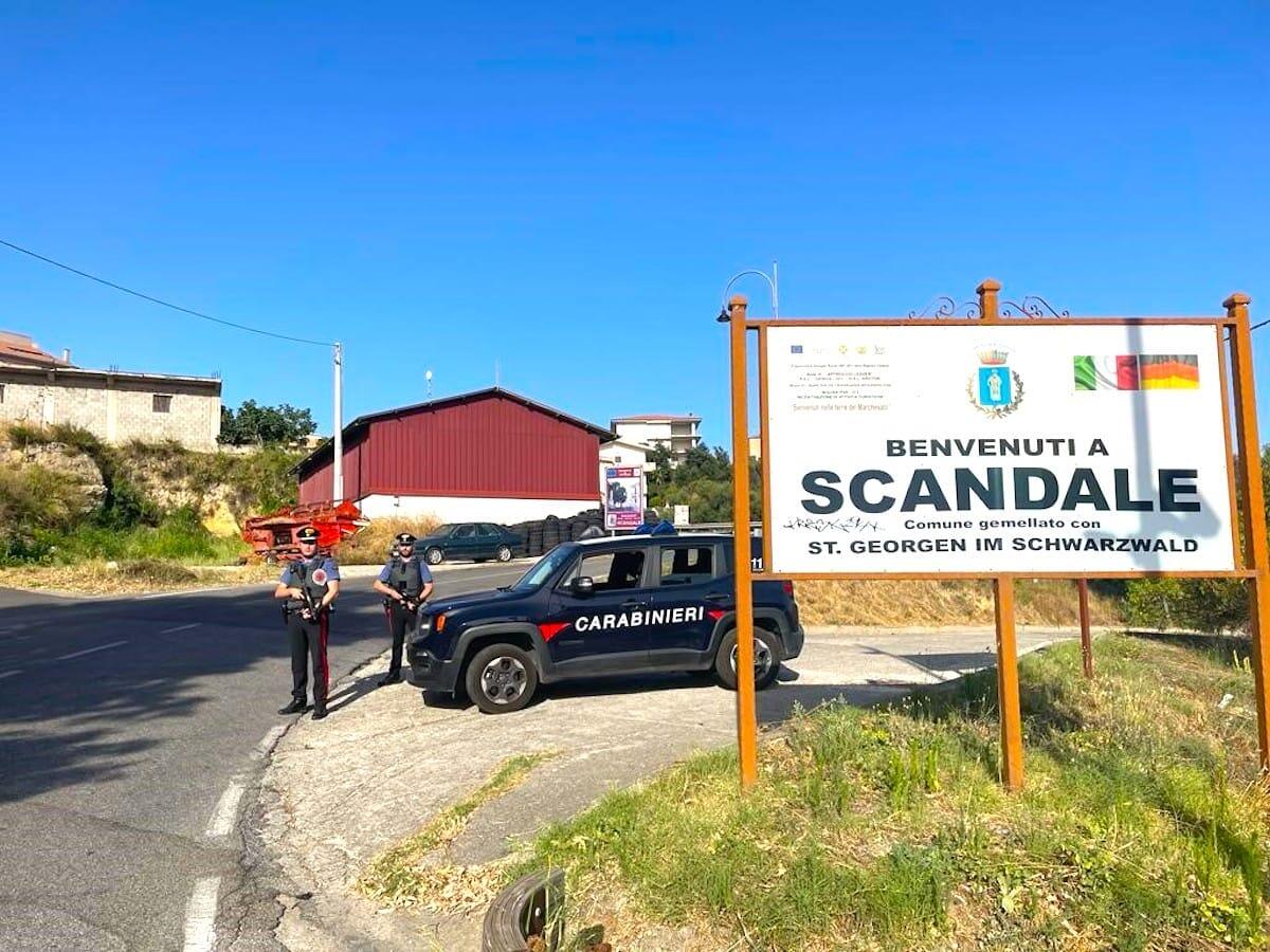 Era un via vai di "clienti": un arresto a Scandale - 