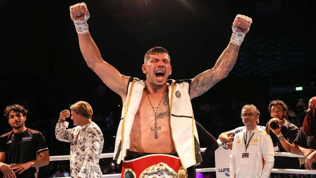 Boxe, Vincenzo Gualtieri sul tetto del mondo: «Dedico questa vittoria alla mia Cutro» - 