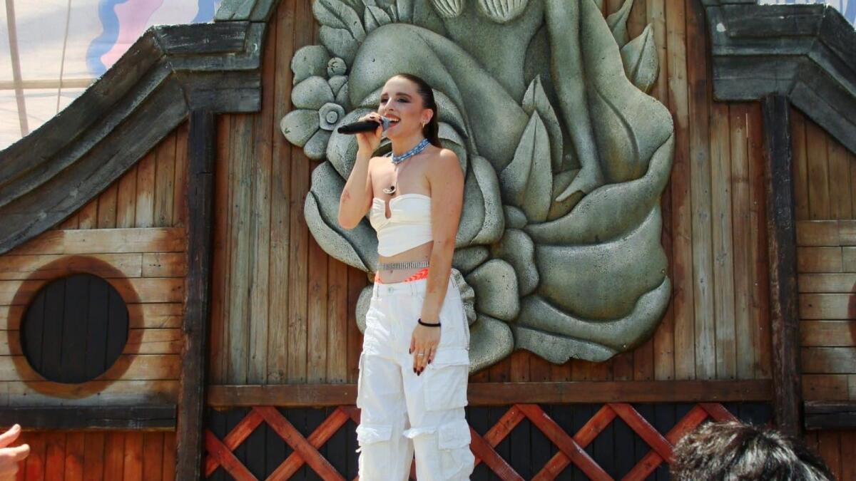 Angelina Mango diverte all'Acqua Park Odissea 2000 - 