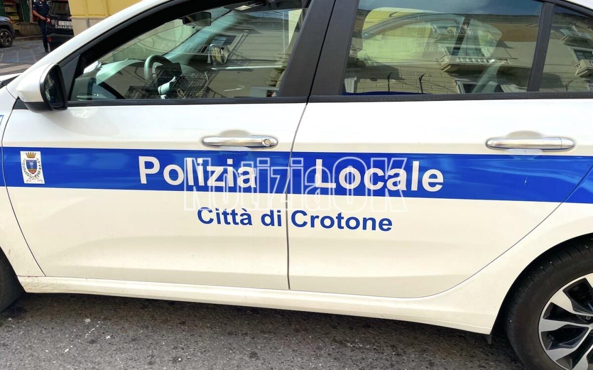 Crotone - La "municipale" avvisa: niente cellulari mentre si guida - 