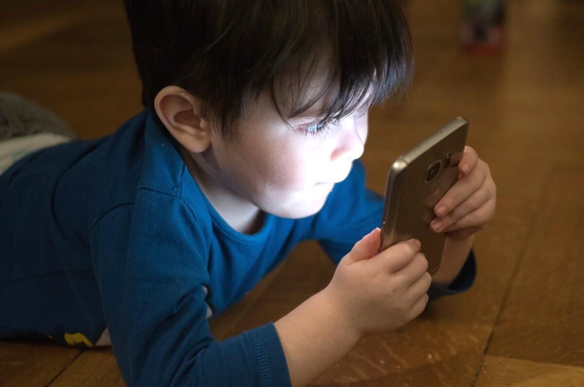 Niente tablet e smartphone prima dei 18 mesi - Fonte Dire.it