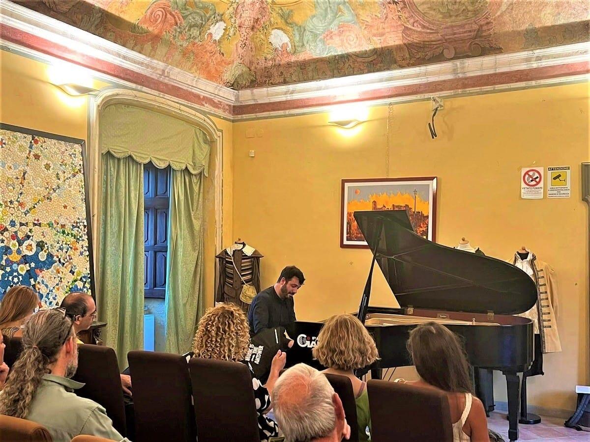 A Santa Severina il pianoforte di Fabio Di Gennaro incanta il Castello Carafa - 