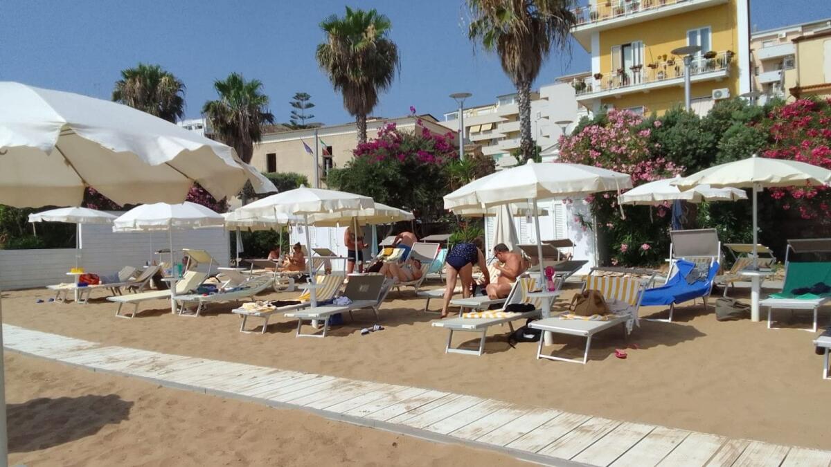 Crotone - Il mare e la spiaggia conquistano i cuori tedeschi della Aida Blu - 