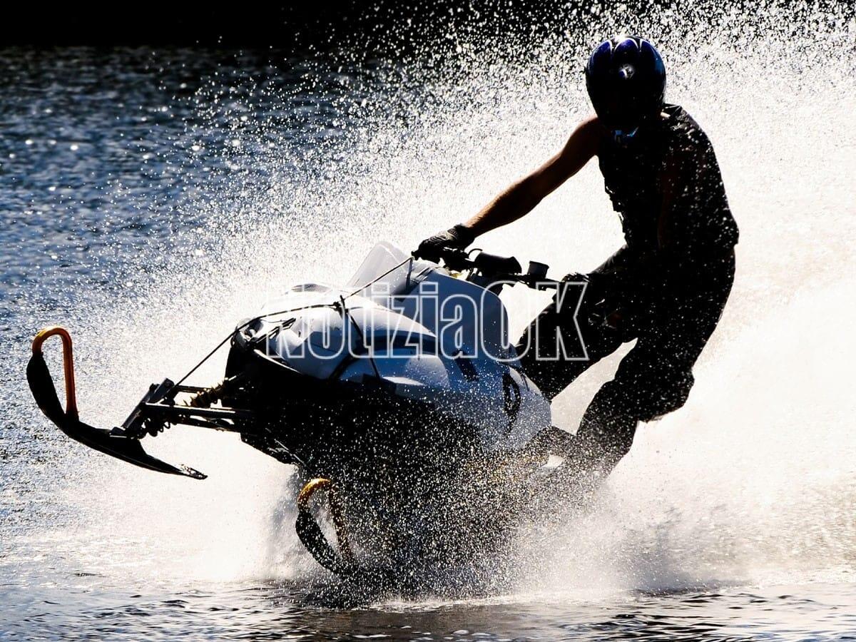 Controlli sulle coste crotonesi: elevate sanzioni per violazioni delle norme sugli acquascooter - 