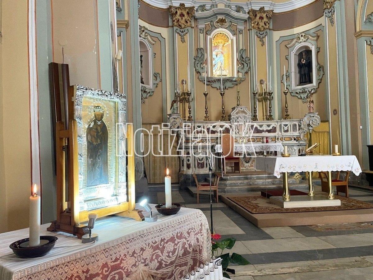 Crotone - Il Quadricello della Madonna di Capo Colonna esposto alla devozione - 