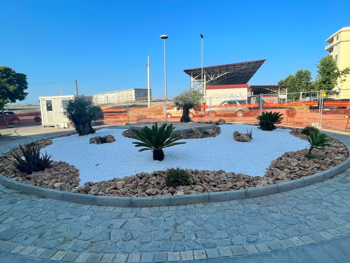 Crotone città di rotatorie, riqualificata quella di via Claudio Crea - 