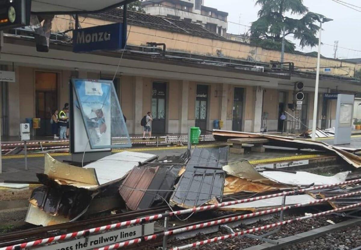 Dall'Italia: Vento e pioggia, una donna muore schiacciata da un albero: è allarme temporali - 