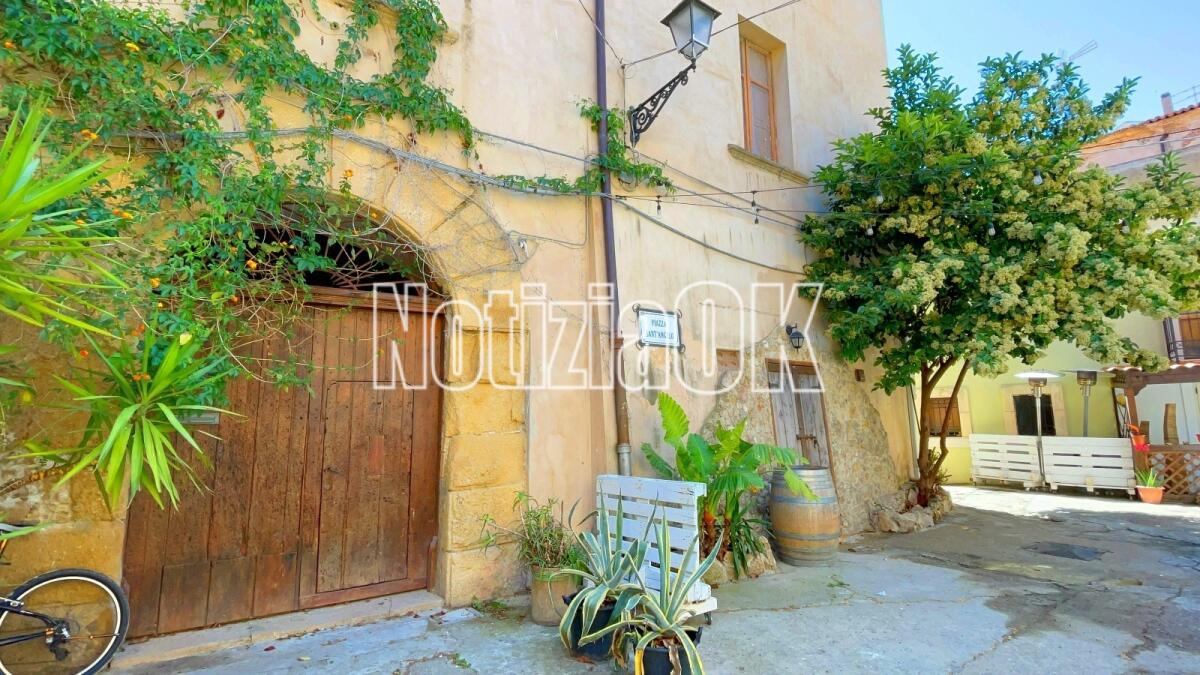 Lo sapevi? C'è una bellezza nascosta nel centro storico di Crotone - Piazza Sant'Angelo, Crotone