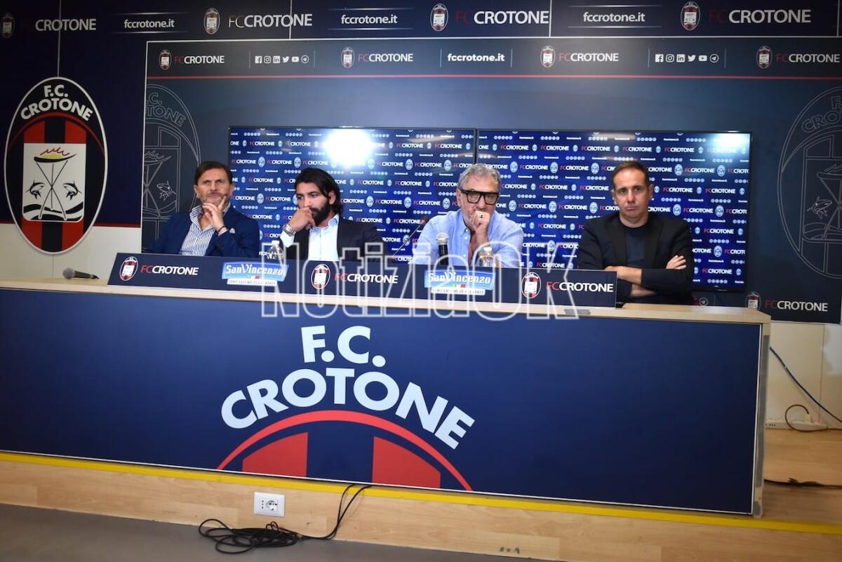Crotone Calcio, presentati il diesse e l'allenatore Zauli: "Allestiremo una squadra per farci divertire, senza fare proclami" - 