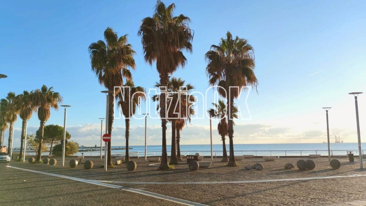 Crotone, pattuglie della Polizia di Stato appiedate per controllare la Movida - 