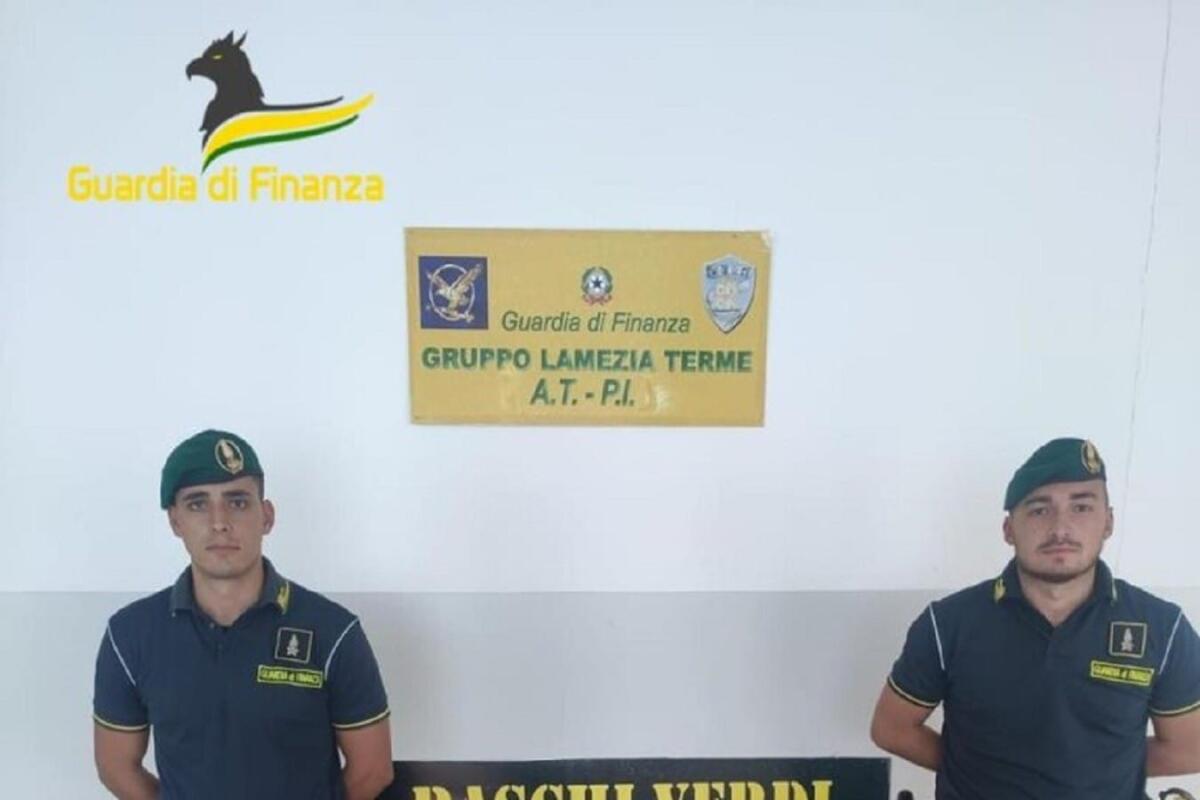 Calabria - Finanzieri si fingono bagnanti e lo arrestano per spaccio - 