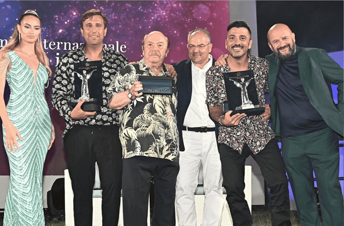 Michele Affidato firma i premi della XV edizione del Marateale - 