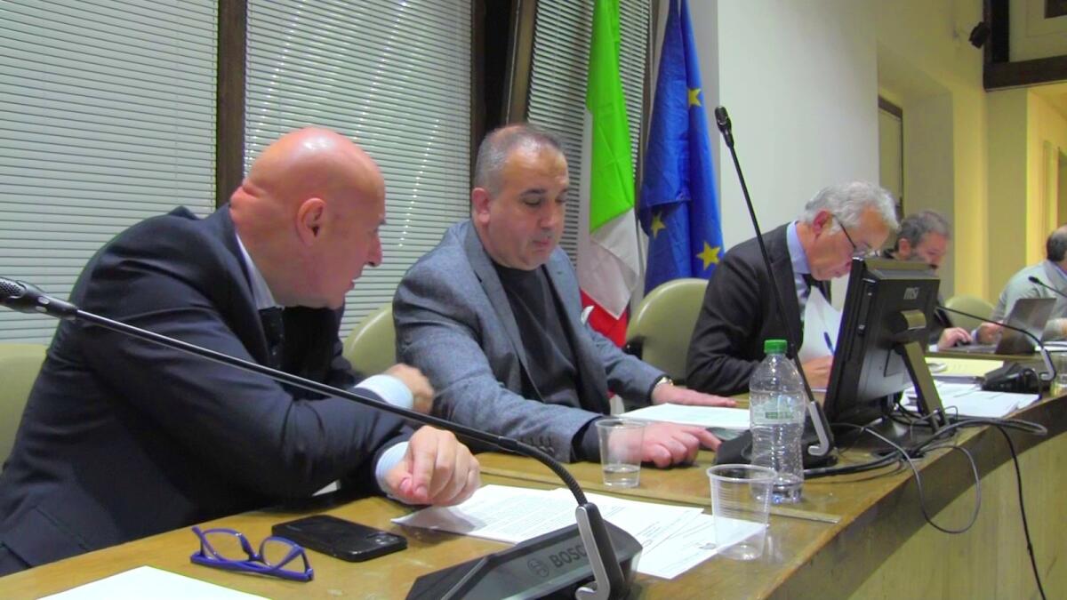 Crotone - Maggioranza ancora in crisi... il sindaco Voce va su tutte le furie - 