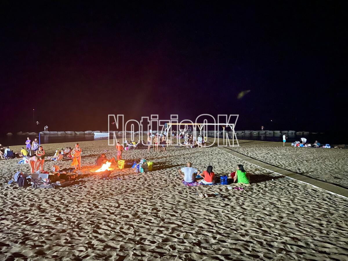 Crotone, i desideri sotto le stelle sulle “spiagge di silicio” - 