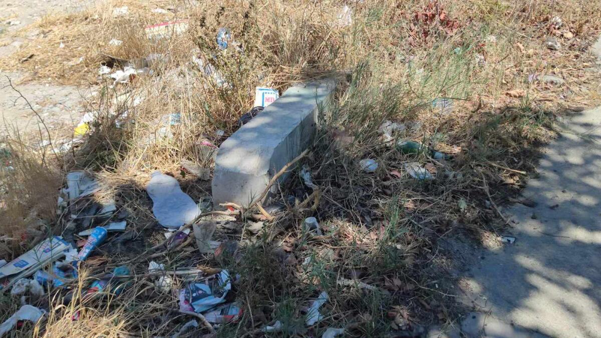 Nei quartieri di Crotone: marmi ballerini in via Giovanni Paolo II - 