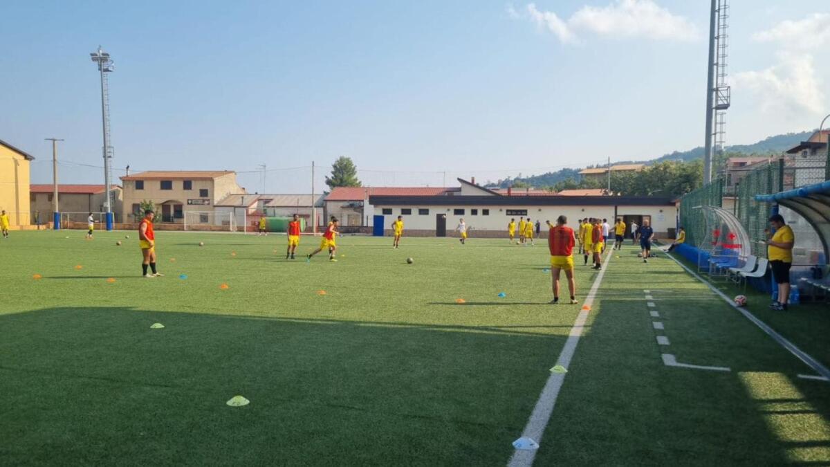 Calcio, prima uscita stagionale dell'Aek Crotone con ben 4 goal - 
