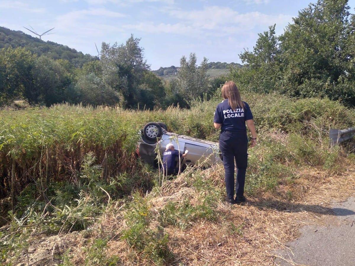 Crotone - Incidente sulla strada per Papanice, coinvolta una giovane donna - 