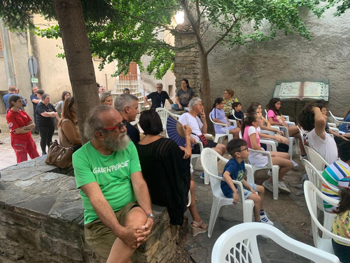 Ad applaudire Angelo Gallo e il suo Zampalesta anche Giobbe Covatta - 