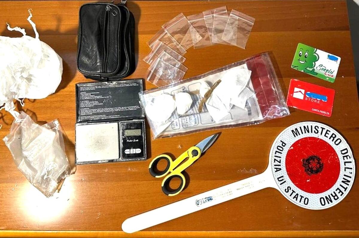 Crotone, rinvenuta cocaina nel quartiere Acquabona: una donna in arresto - 