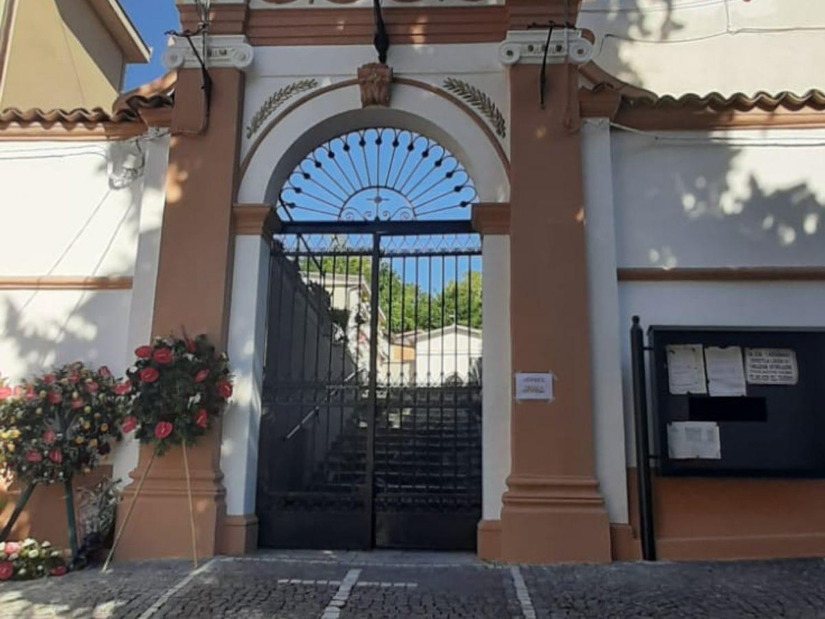 Cimitero di Mesoraca, terminati i lavori di ristrutturazione e tinteggiatura - 