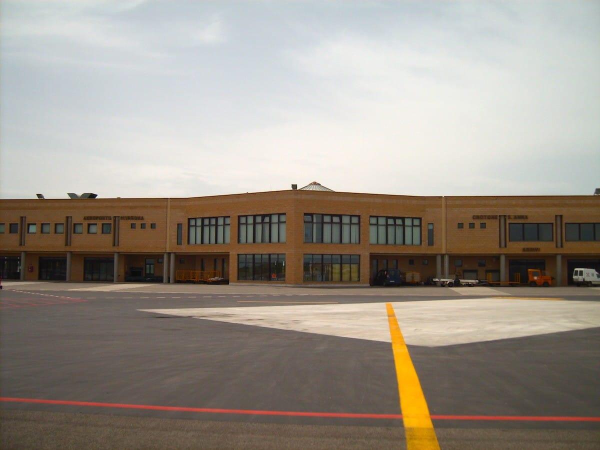Aeroporto di Crotone - Dal 2 ottobre si vola ogni giorno per Roma con Sky Alps - My beautiful picture