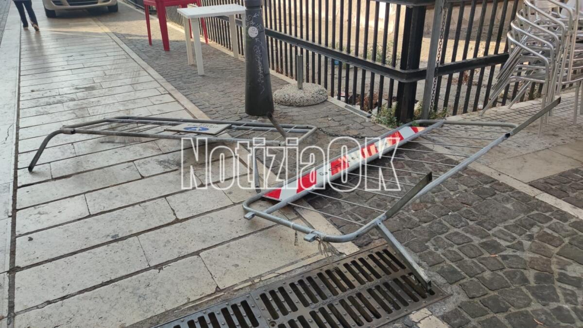 Nei Quartieri di Crotone: sul lungomare non c'è pace nemmeno per le transenne - 