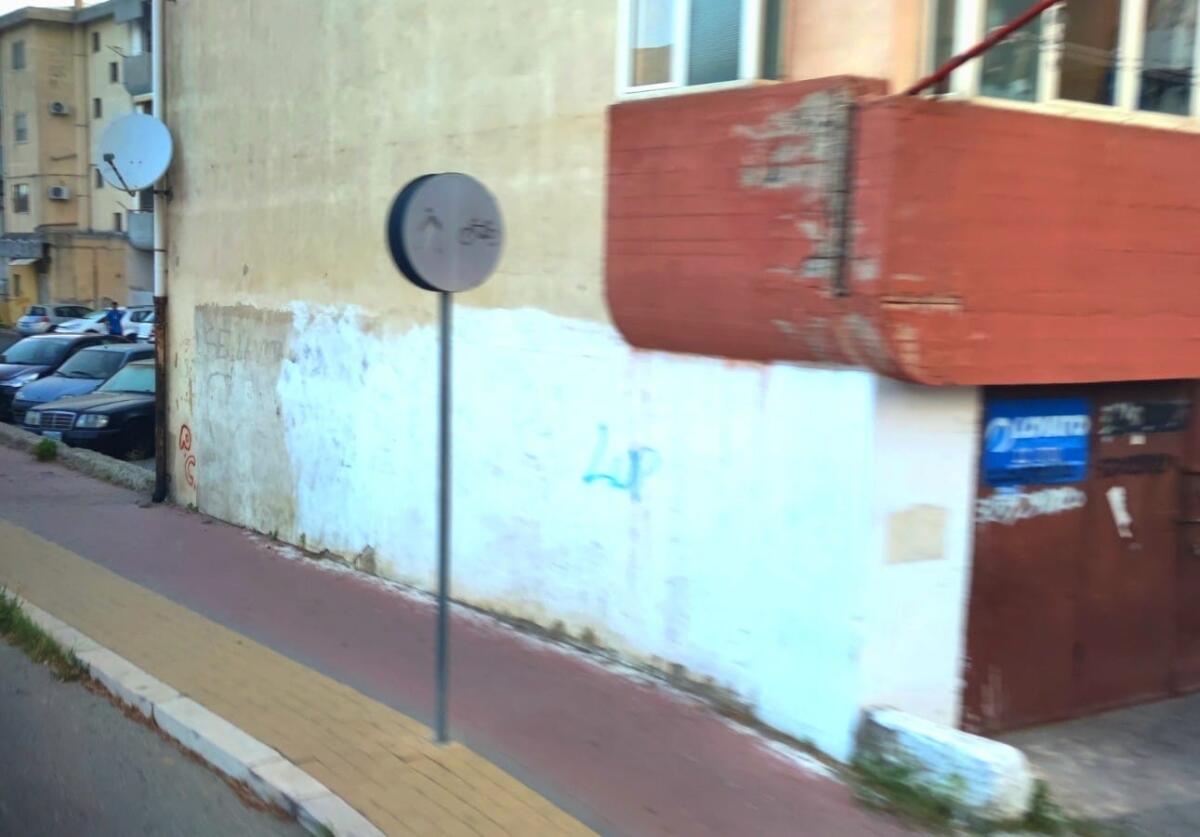 Nei quartieri di Crotone: segnali "sfumati" lungo via Gioacchino da Fiore - 