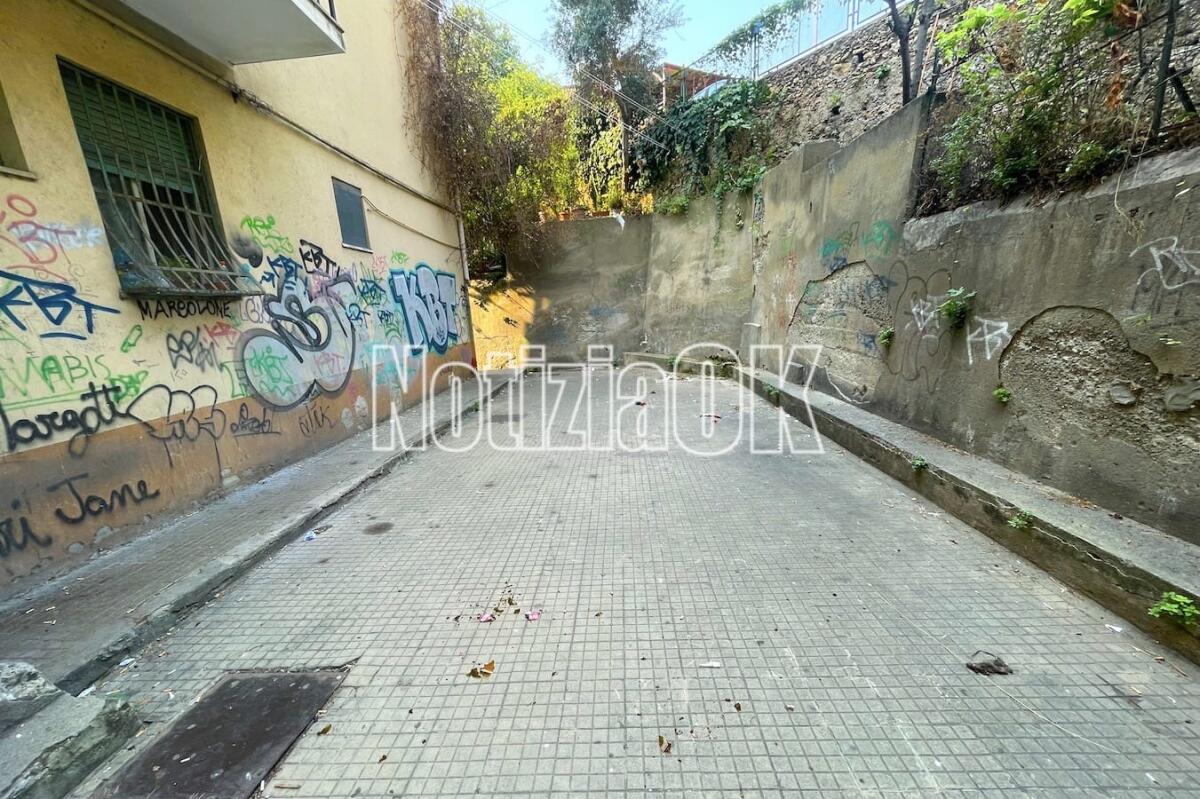 Crotone - Vicolo di Terza Traversa Corso Messina; i residenti chiedono pulizia e decoro - 