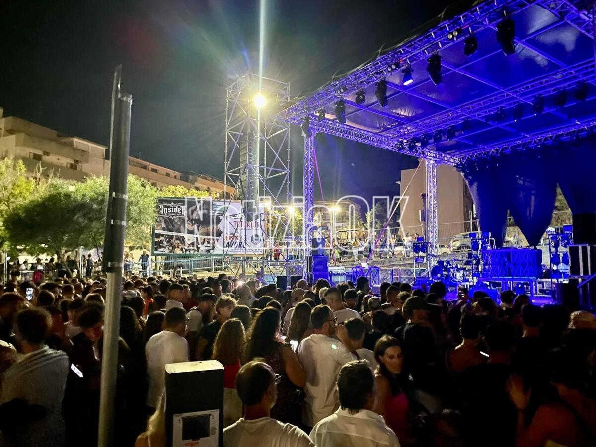 Crotone, Piazzale Ultras gremita in attesa di Clementino - 