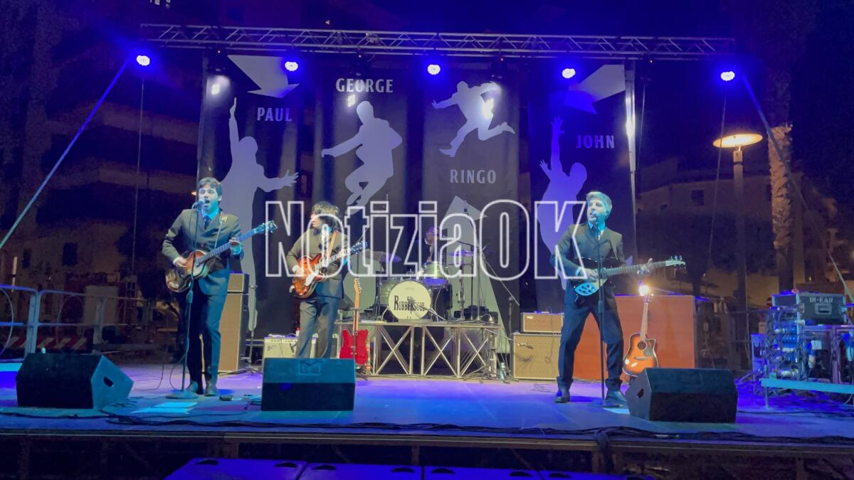 (VIDEO) Crotone - Sul lungomare arrivano i Beatles - 