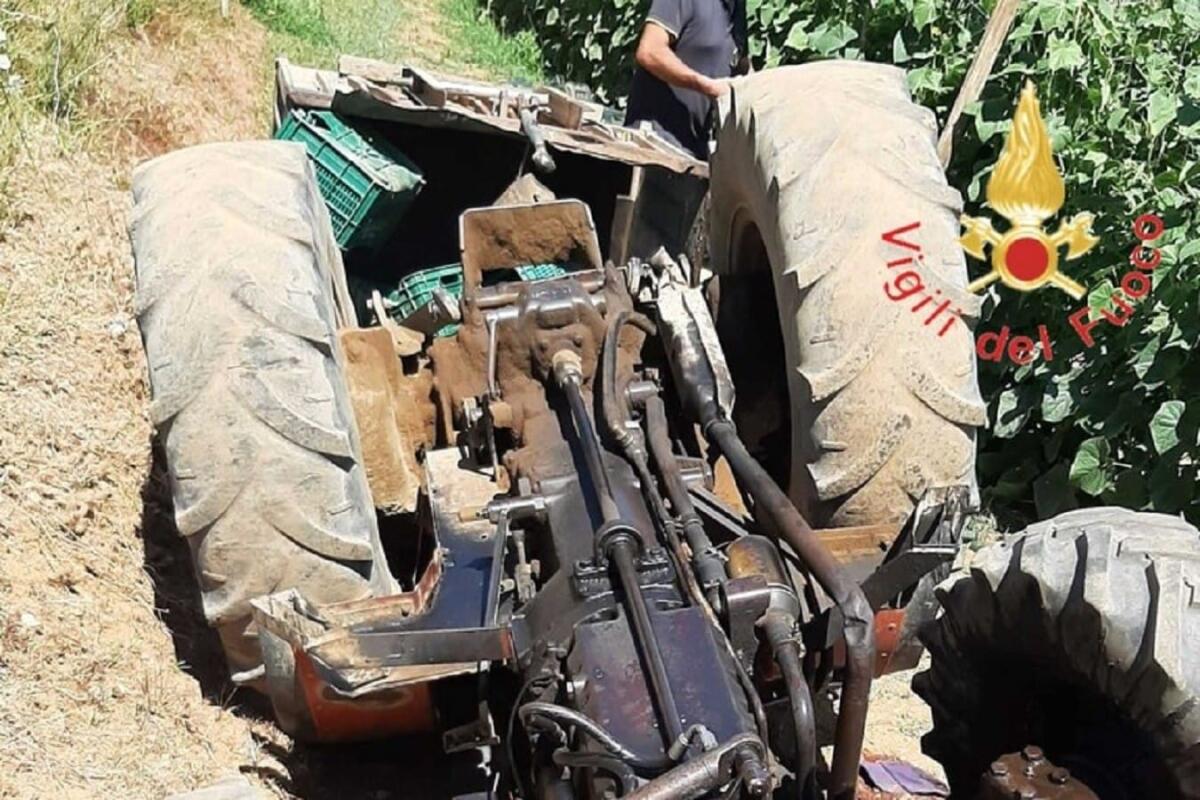 Calabria - Si ribalta il trattore: muore un uomo di 75 anni - 