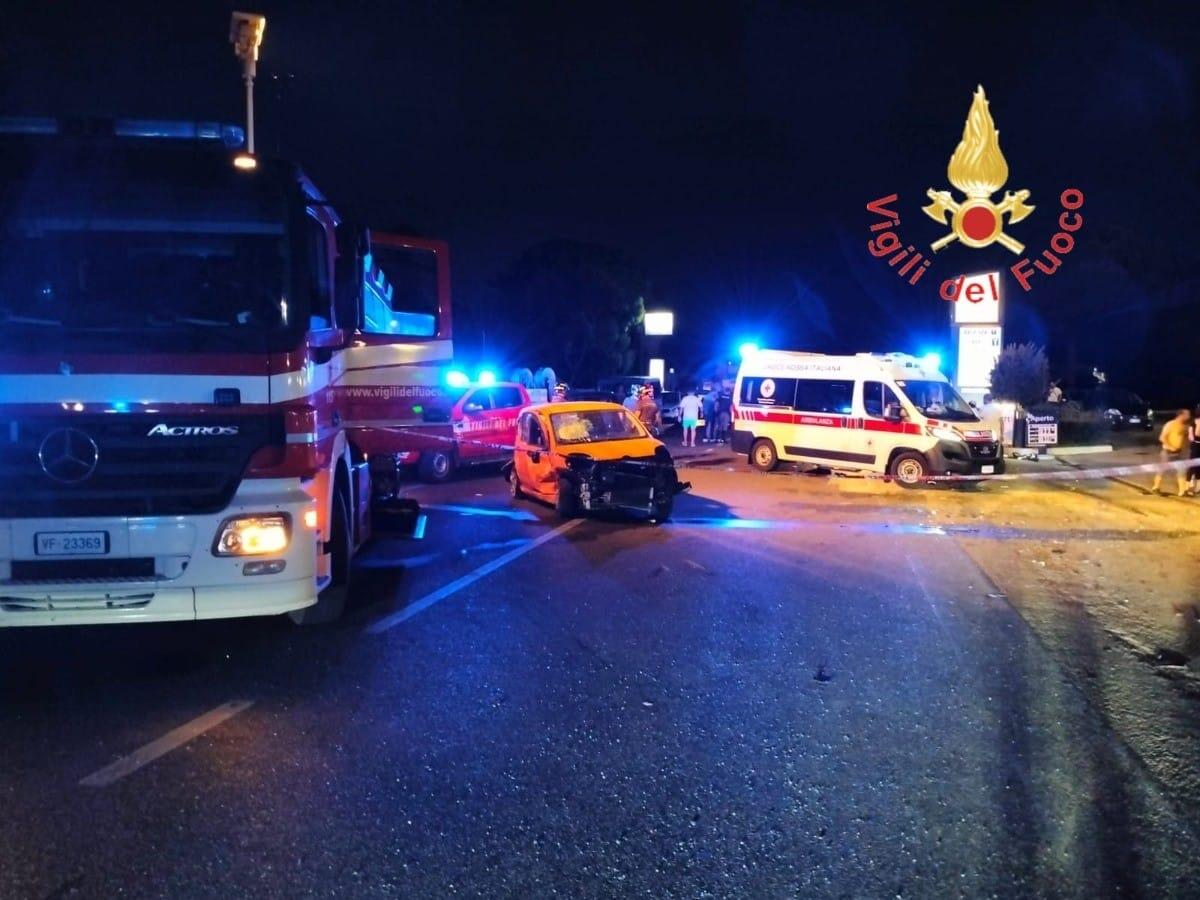 Crotone, incidente a Poggio Pudano: tre auto coinvolte, cinque i feriti - 