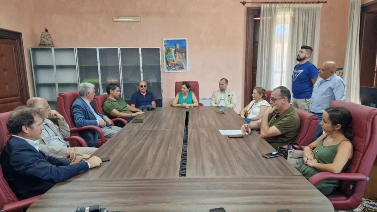 Isola di Capo Rizzuto, canale acqua vrara: disagi ai bagnanti nella stagione estiva - 