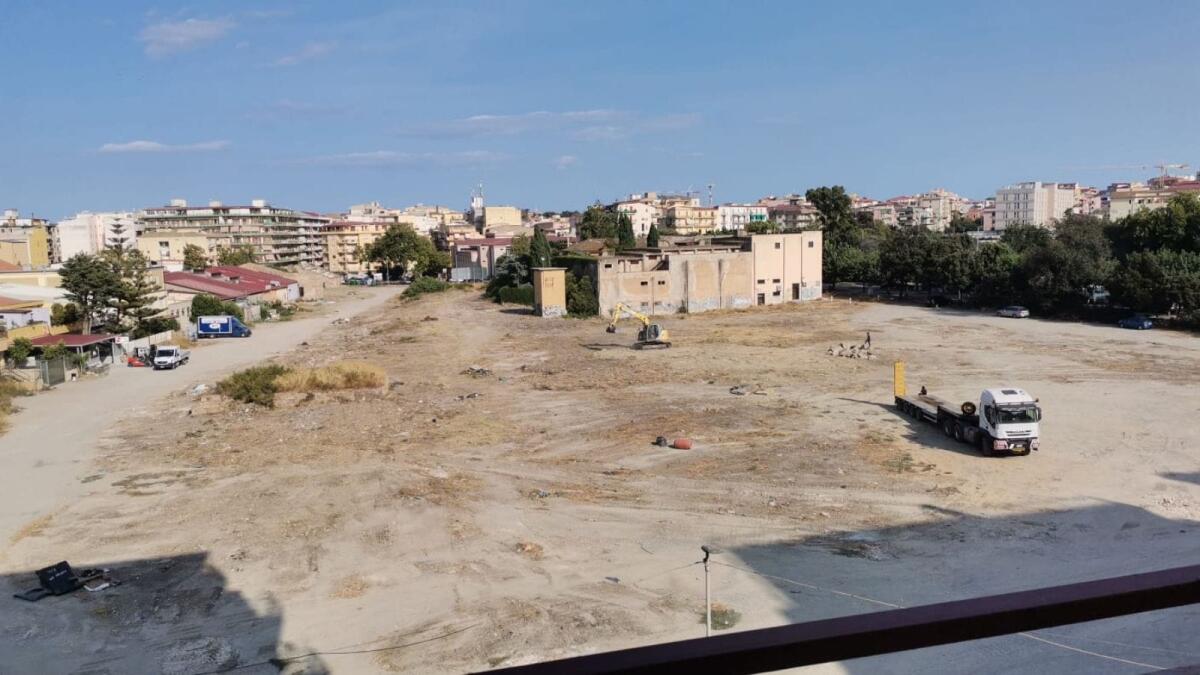 Crotone - Al via opera di pulizia nell'area "ex Ariston" - 