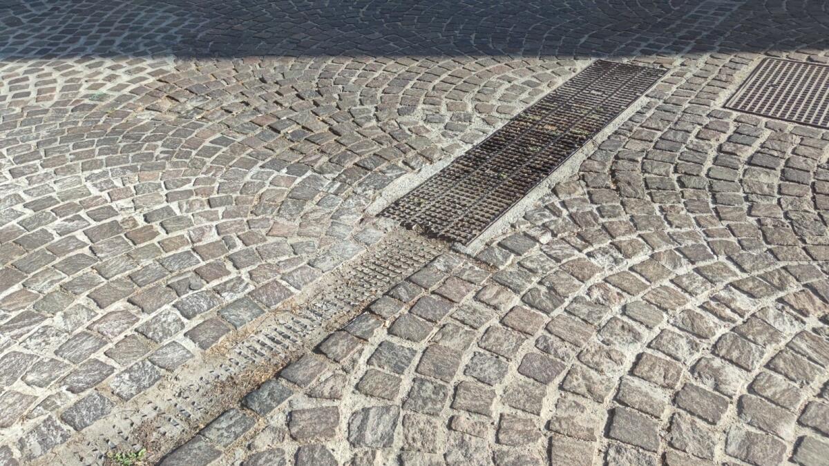 Nei quartieri di Crotone: grate tappate in città anche in estate - 