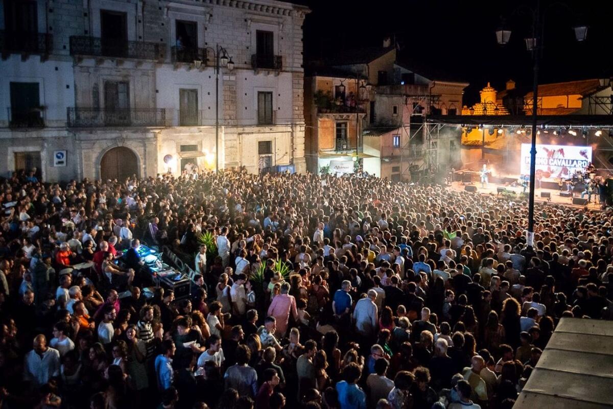 40 mila presenze al Tarantella Pride, la Calabria che balla la tradizione - 