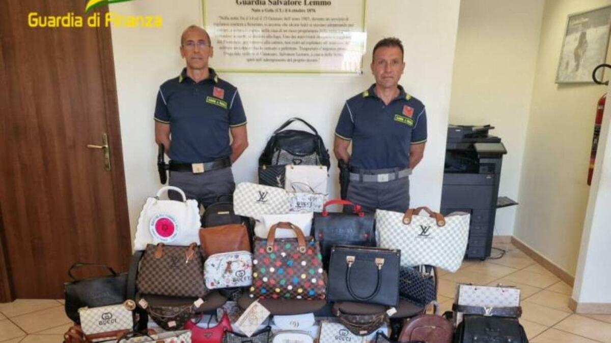 Contraffazione, sequestrati 900 prodotti e denunciate 5 persone - 