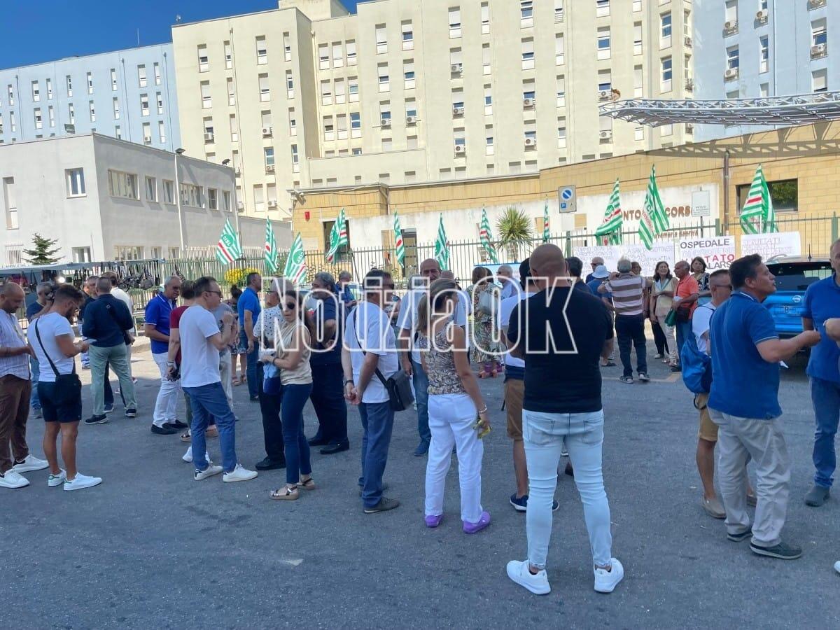 Non ci sono malati di serie B a Crotone, sit-in all'ospedale - 