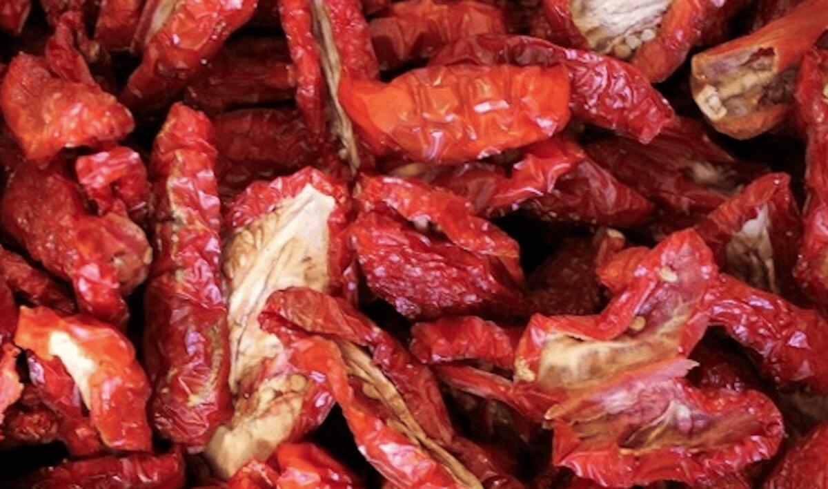 Pomodori secchi o "assulicchiati", anche in Calabria il prodotto povero d'altri tempi -