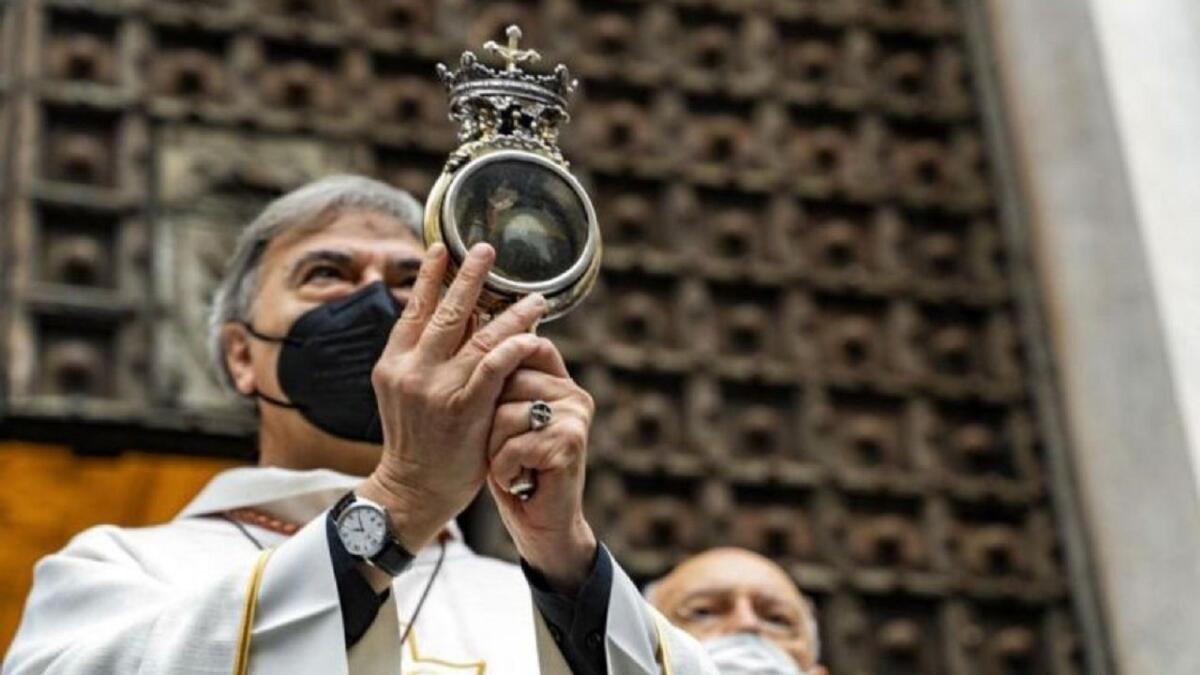 Il "miracolo" si ripete: si è sciolto il sangue di San Gennaro - 