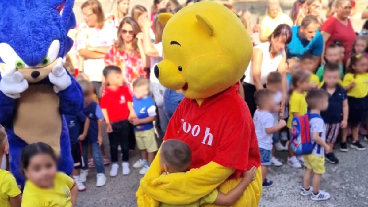 Isola di Capo Rizzuto (KR) - Il primo giorno di scuola con musica e mascotte - 