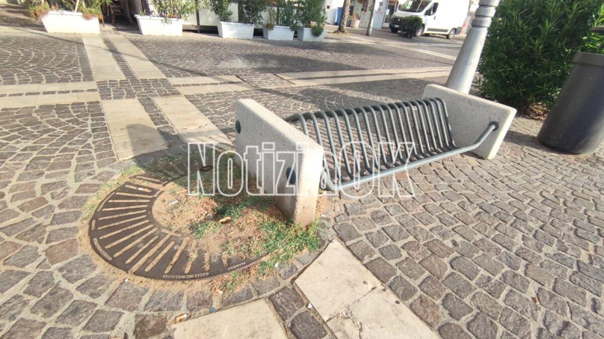 Nei quartieri di Crotone: sul lungomare strane scelte per gli arredamenti - 
