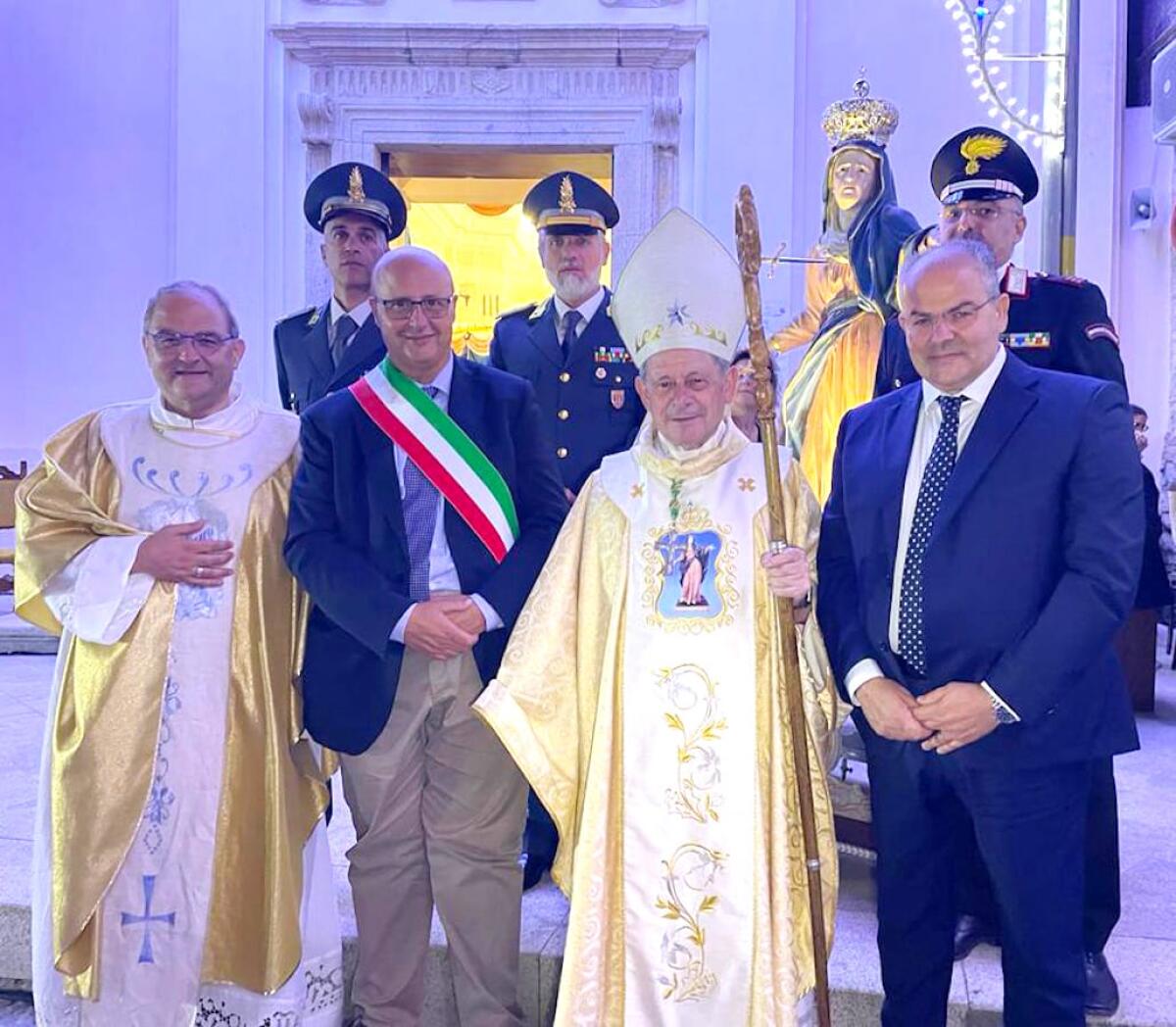 Michele Affidato realizza la nuova corona per la B.V.M. Addolorata di Roccella Ionica - 