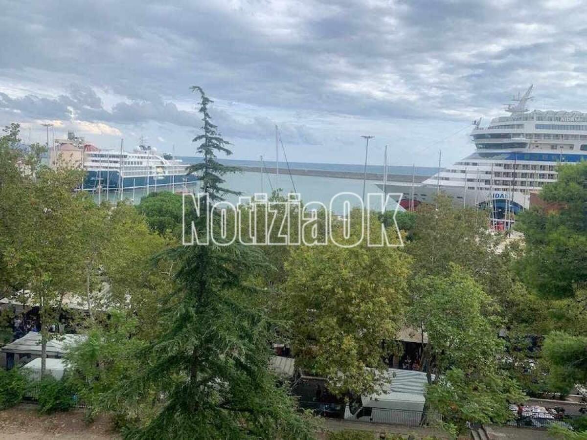 Crotone, doppio approdo in città: arrivano l'Aida Blu e la Sh Diana - 