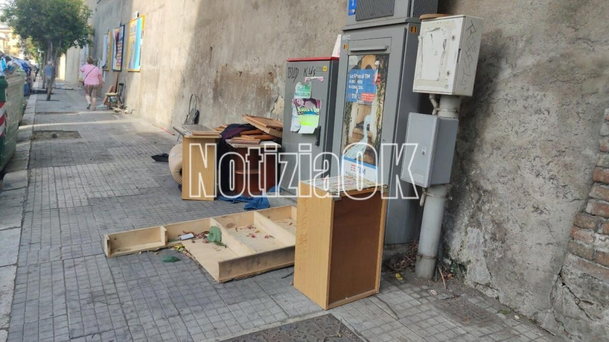 Nei quartieri di Crotone: tornano gli ingombranti lungo Corso Messina - 