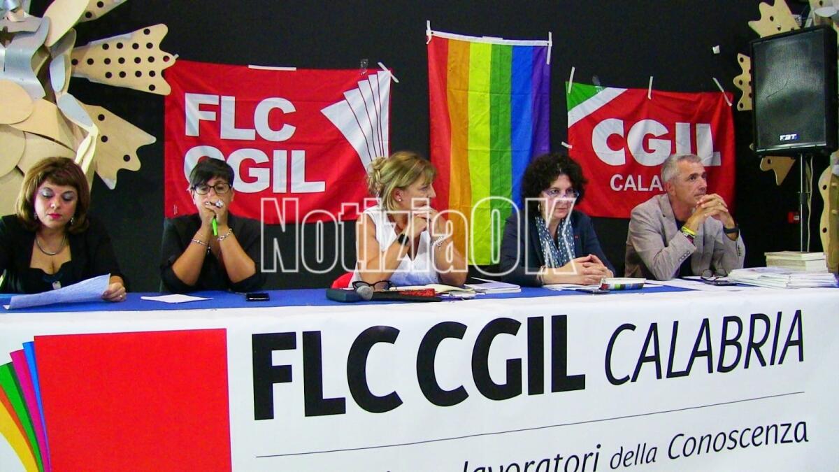 Istruzione, la Segretaria Flg Cgil Fracassi a Crotone: "Fermare il dimensionamento scolastico, impugneremo il decreto" - Amelia Rovella Proteo Fare Sapere Calabria, Carmen Aiello FLC Cgil Calabria, Claudia Neri docente, Gianna Fracassi segretaria generale FLC Cgil, Mimmo Denaro, Segretario Generale Cgil calabria